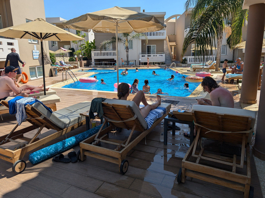 Golden Bay Suites主图