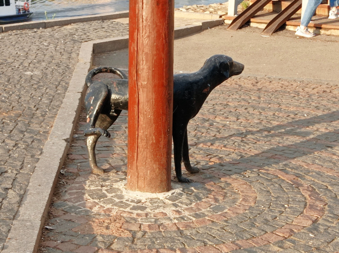 Monument to a lamppost景点图片