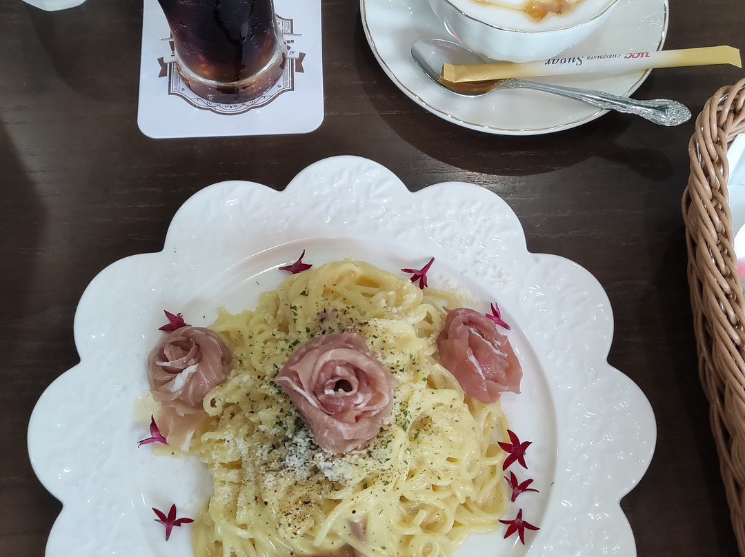 アキバなら異世界メイドがお給仕したって問題ないよね