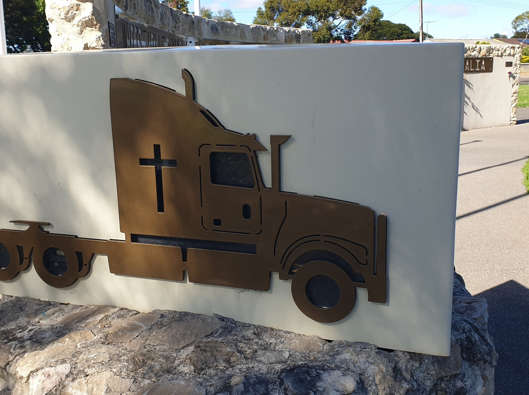 White Hill Truck Drivers Memorial景点图片