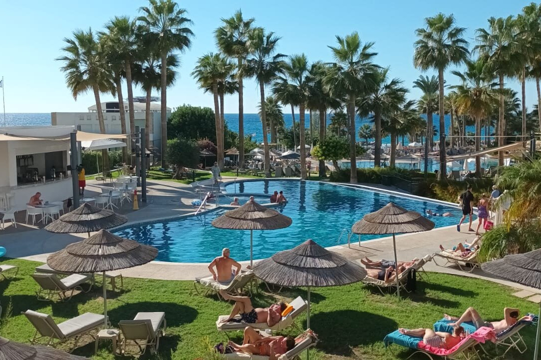 St. George Beach Hotel & Spa Resort主图