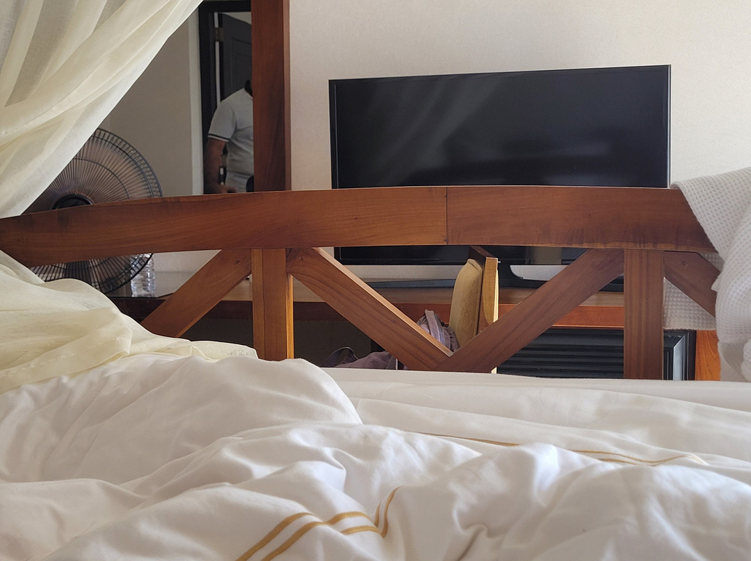 The Golden Ridge Hotel主图