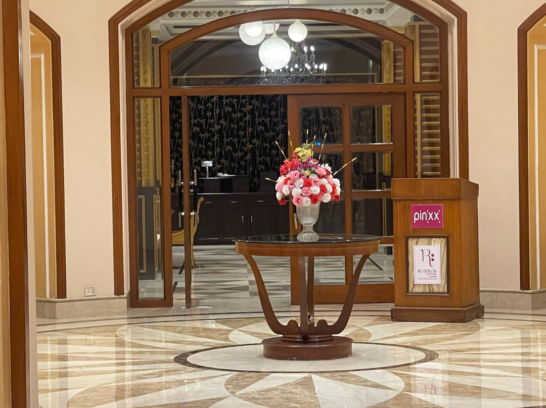 皇家兰花卢克诺中央酒店主图