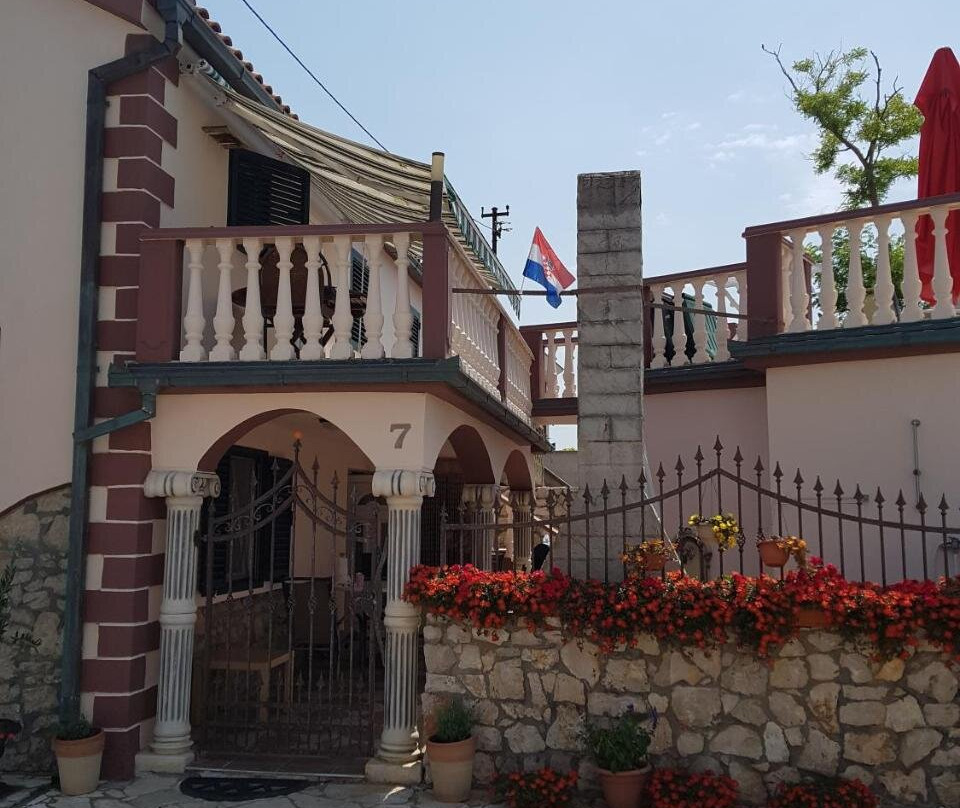 Apartments Liljana Privlaka