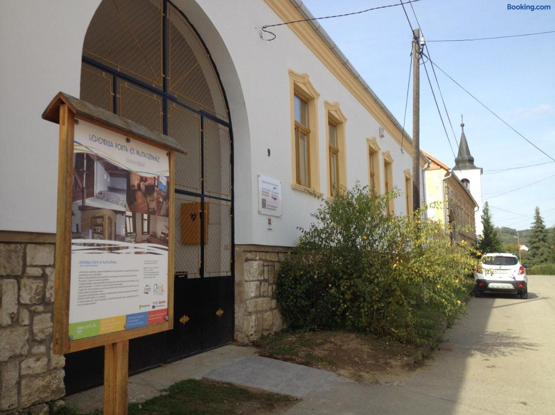 Levendula Porta es Pajtaszinhaz
