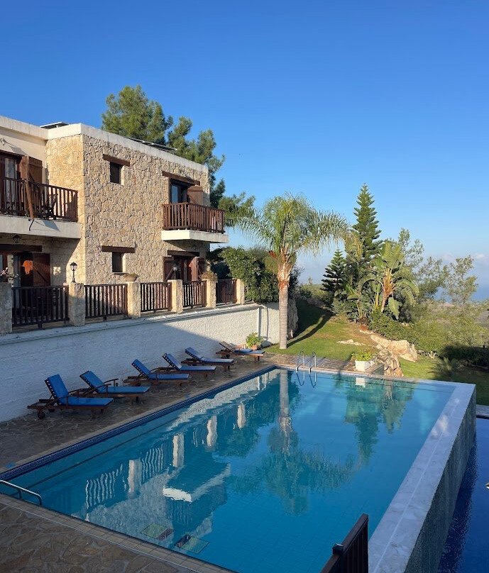 Paradisos Hills Hotel & Retreat主图