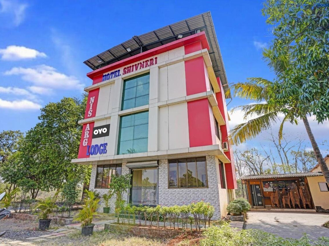 Oyo Flagship 811131 Nisarg Lodge