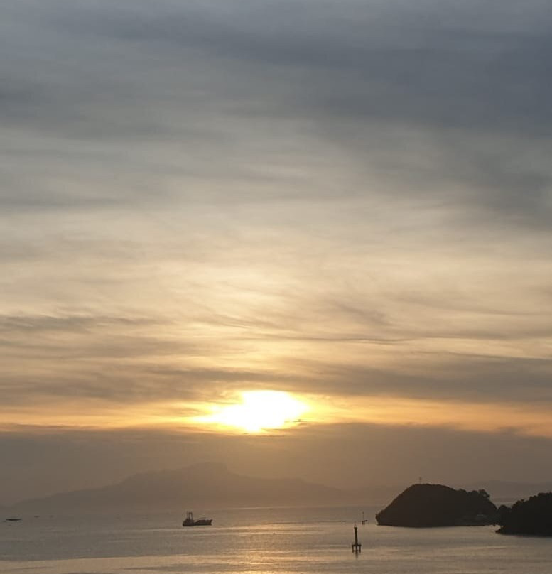 瑞雅巴布亚酒店主图