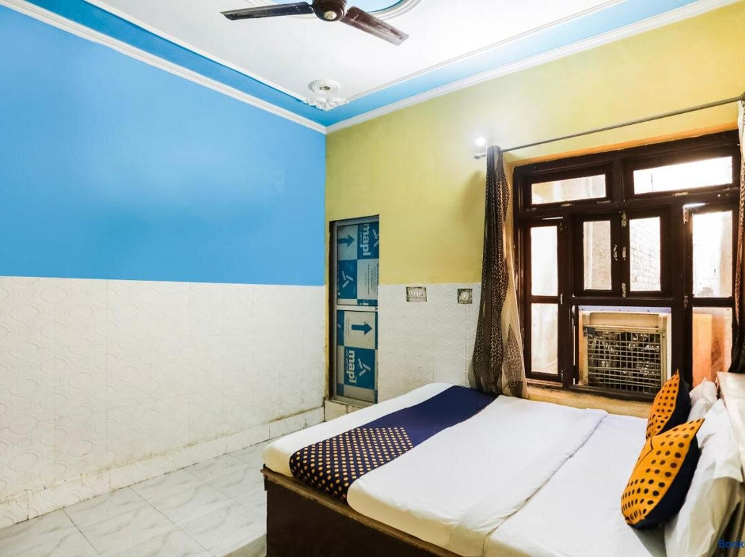 SPOT ON 37539 Punjabi Mahal