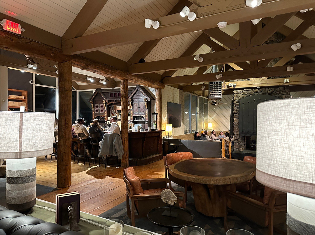 内华达山脉度假水疗酒店主图