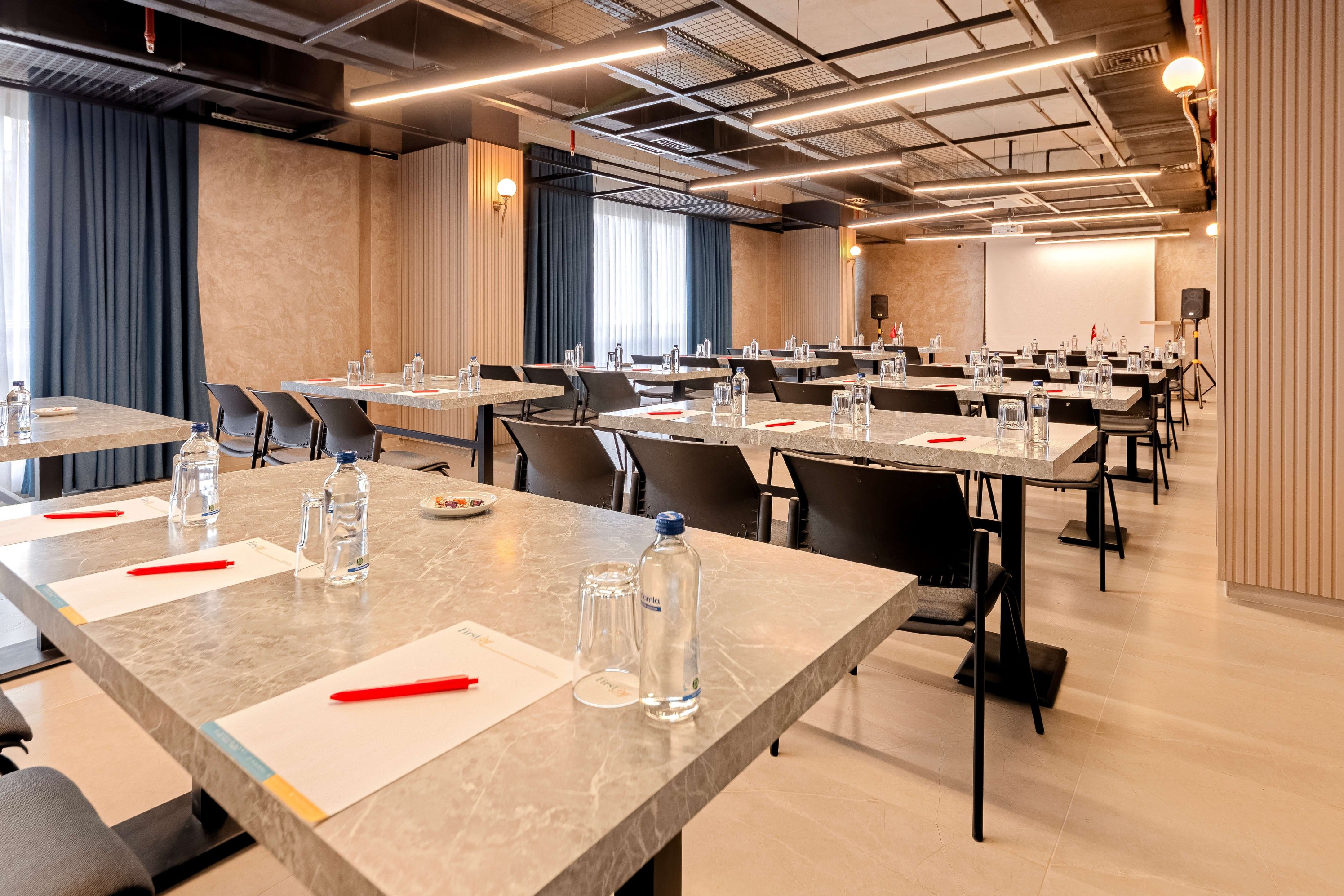 First Joy Hotel-商务中心/多功能厅