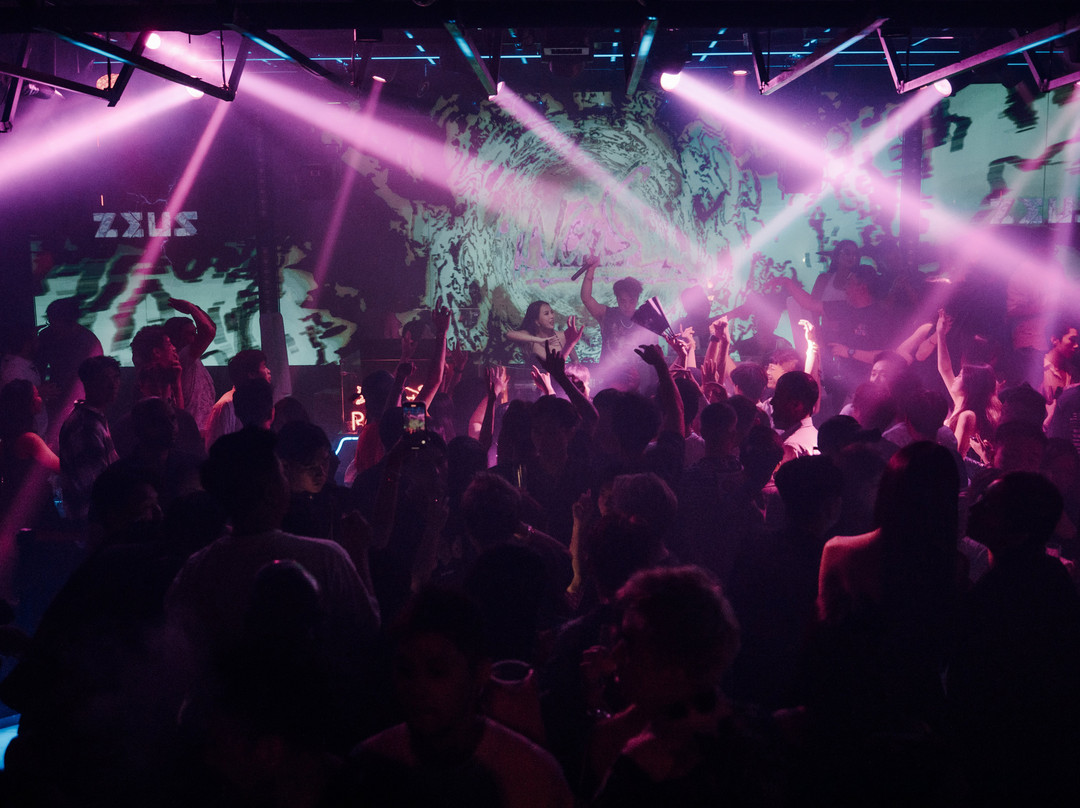 Zeus Lkf-香港必去景点