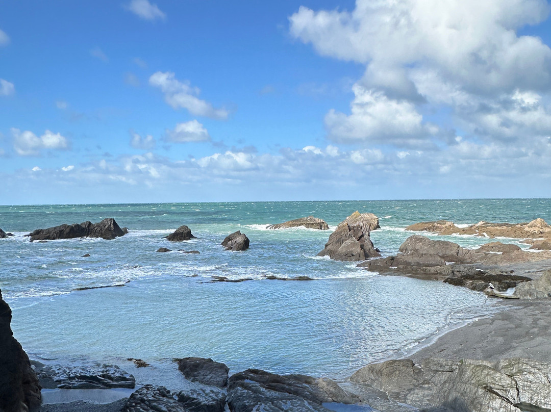 Tunnels Beaches-伊尔弗勒科姆必去景点