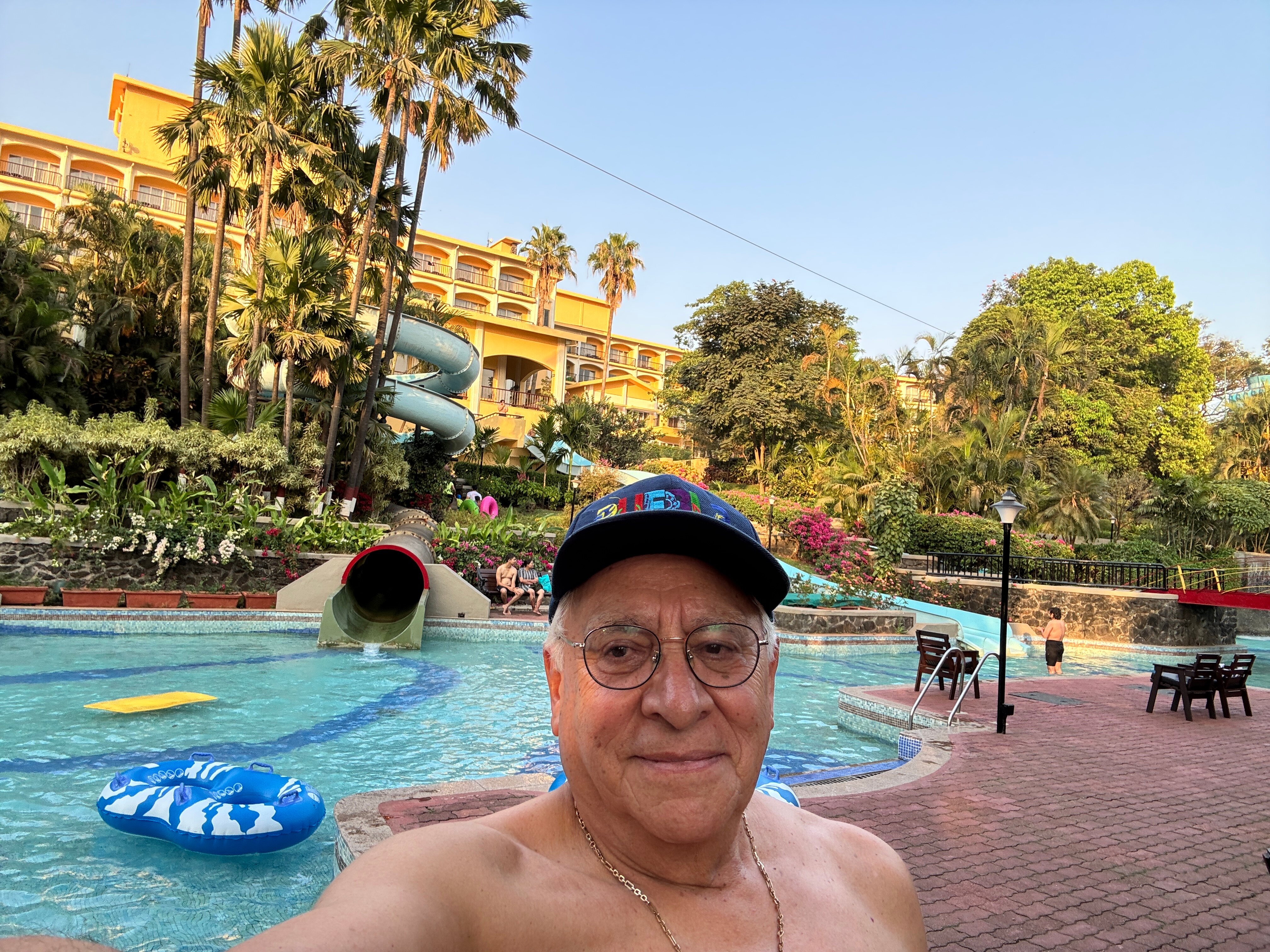Fariyas Resort Lonavala-泳池