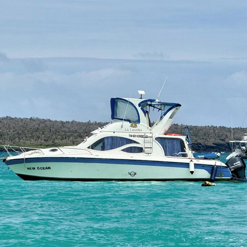 Ferry Galápagos - New Ocean