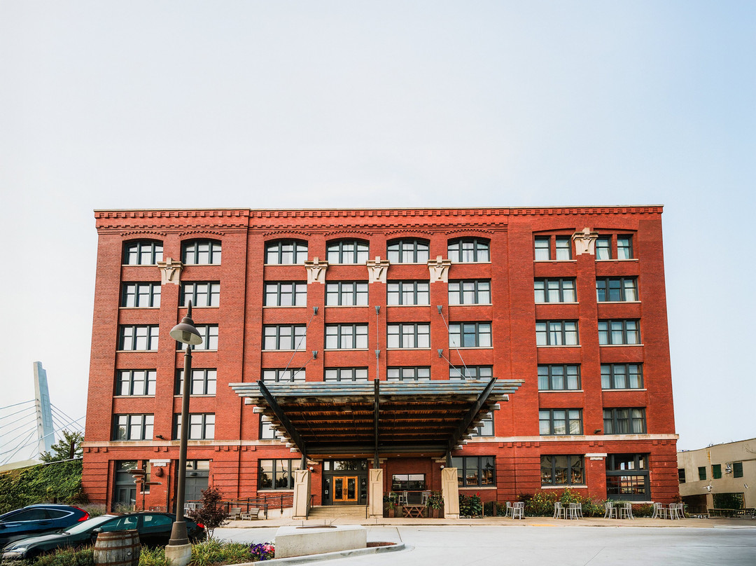 马铁大酒店主图