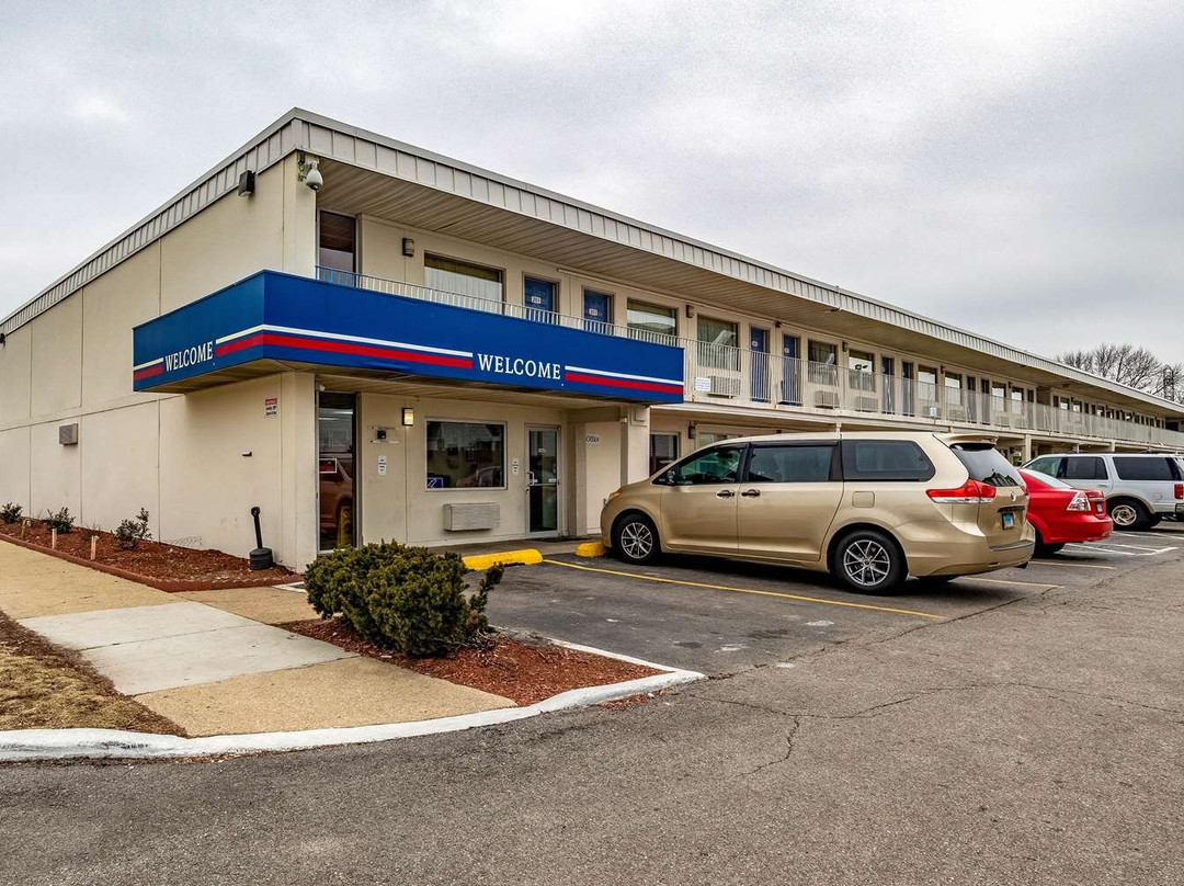 Motel 6 Joliet, IL - I-80