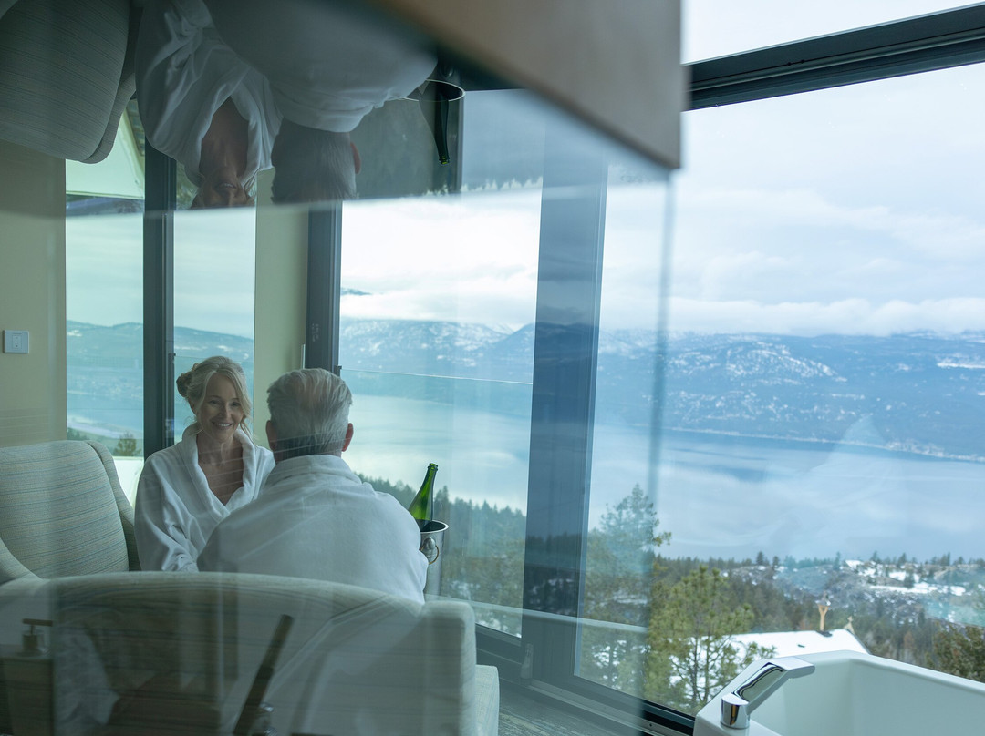 闪奕山庄度假酒店主图