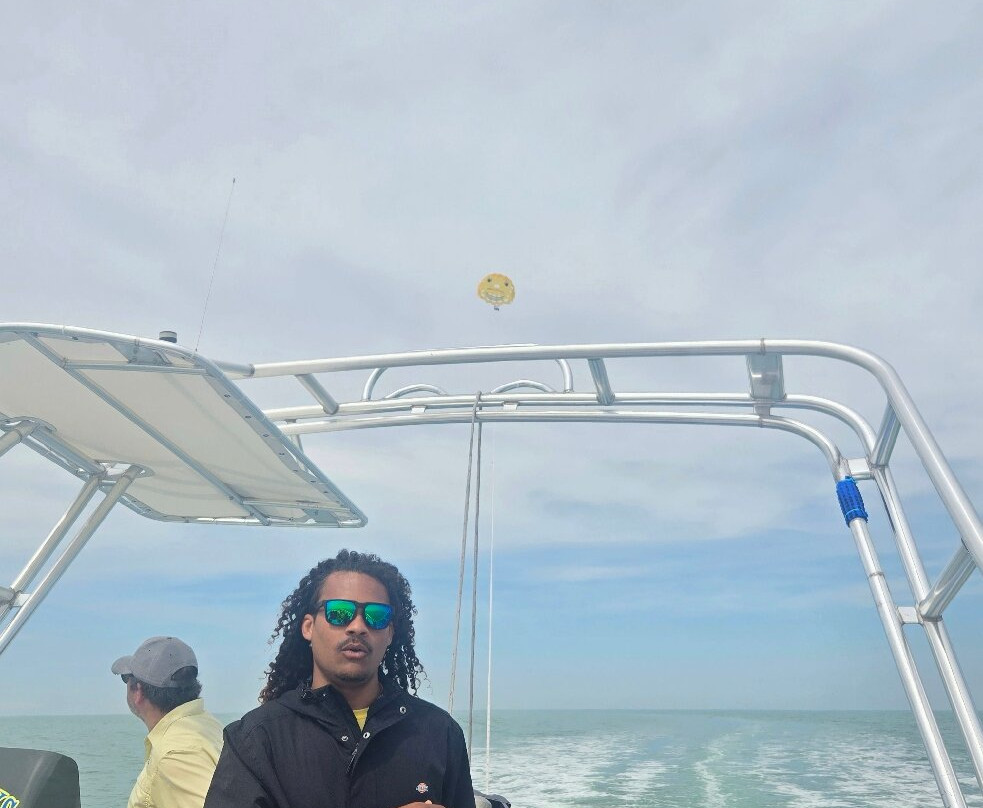 Gators Parasail景点图片