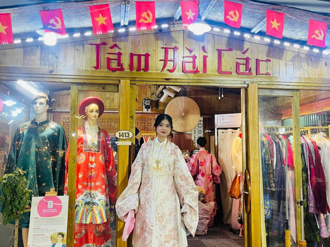 Tam Dai Cac - Vietnamese Traditional Costumes-Ngu Hanh Son必去景点