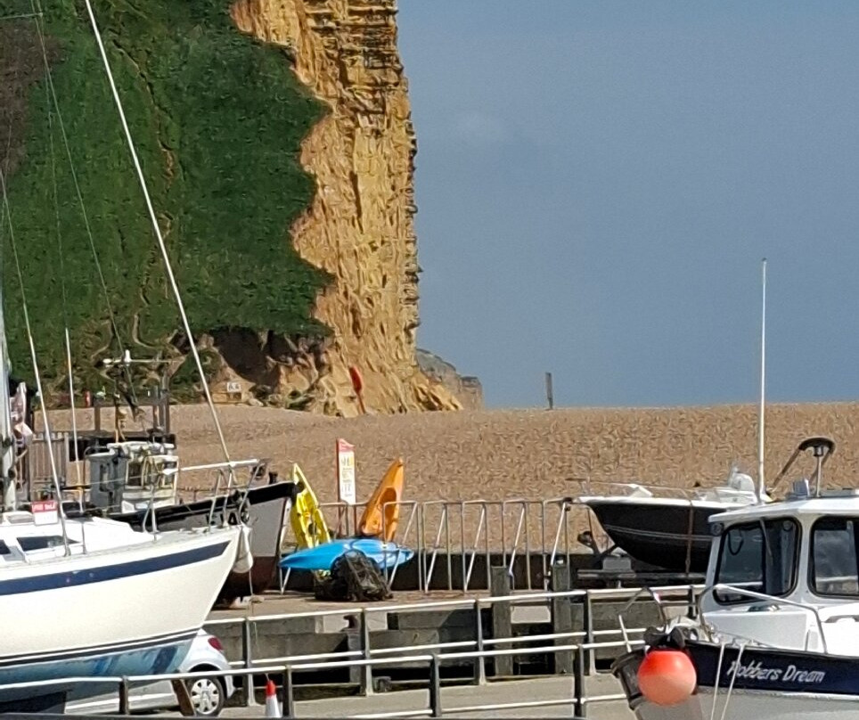 West Bay East Beach景点图片