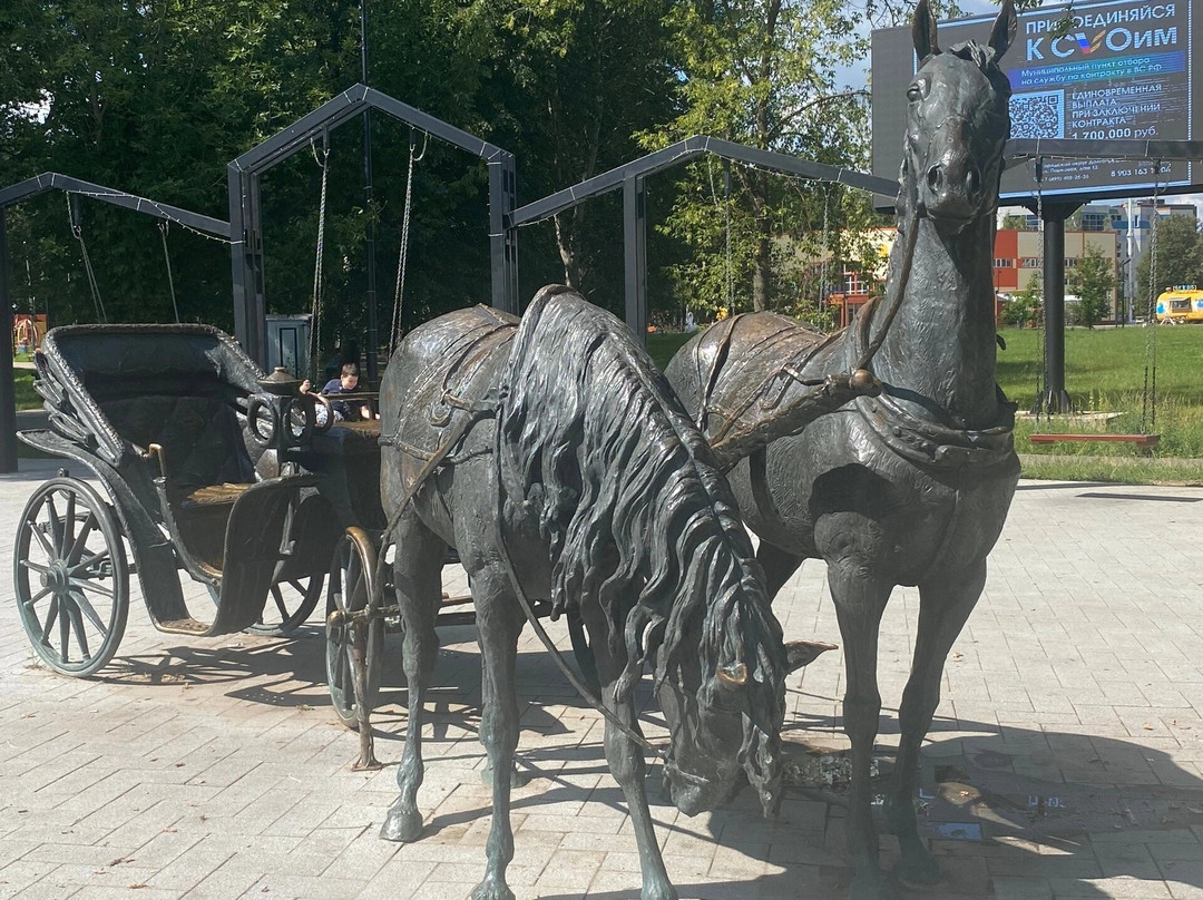 Sculpture Lasher and Pair of Horses景点图片