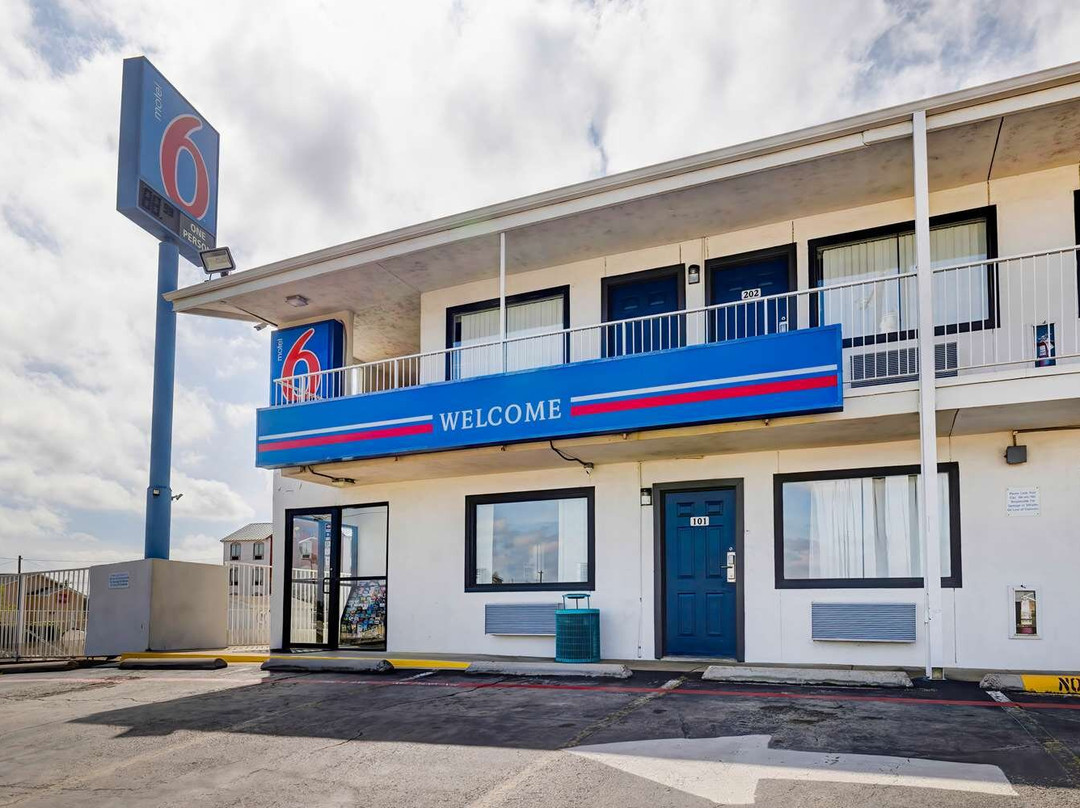 Sanger酒店住宿-Motel 6 Denton, TX - UNT