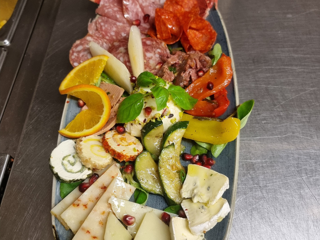 Trattoria Pizzeria La Grotta Im Rondell