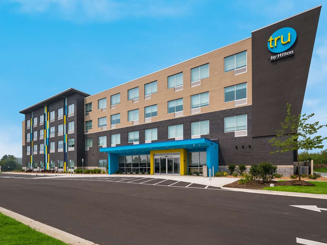 Tru by Hilton Novi Detroit