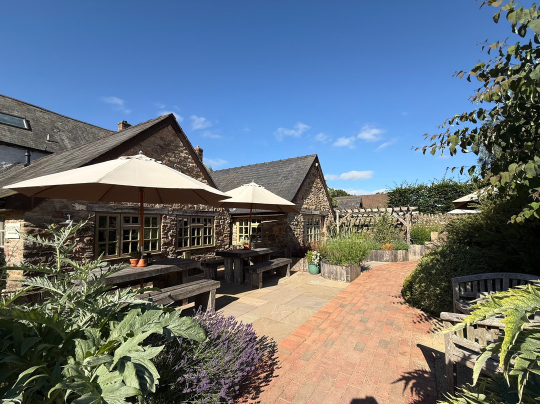 Tudor Farmhouse Hotel主图