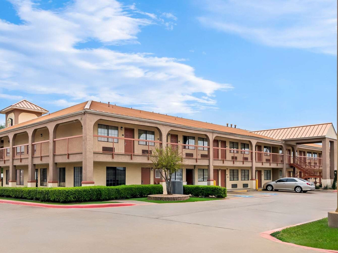 大草原城西北温德姆速8酒店