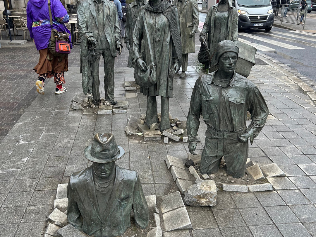 Monument to the Anonymous Passerby-弗罗茨瓦夫必去景点