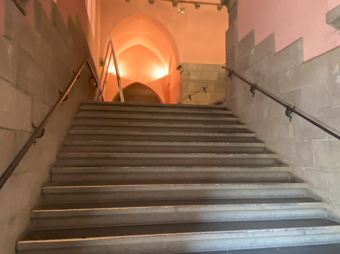 Eglise Saint-Nicolas-拉罗什—阿登必去景点