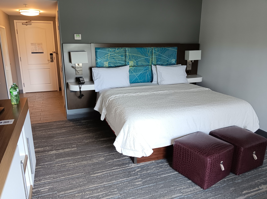 Hampton Inn by Hilton London主图