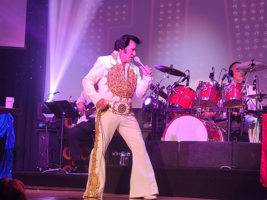 Jerry Presley's God and Country Theaters-布兰森必去景点