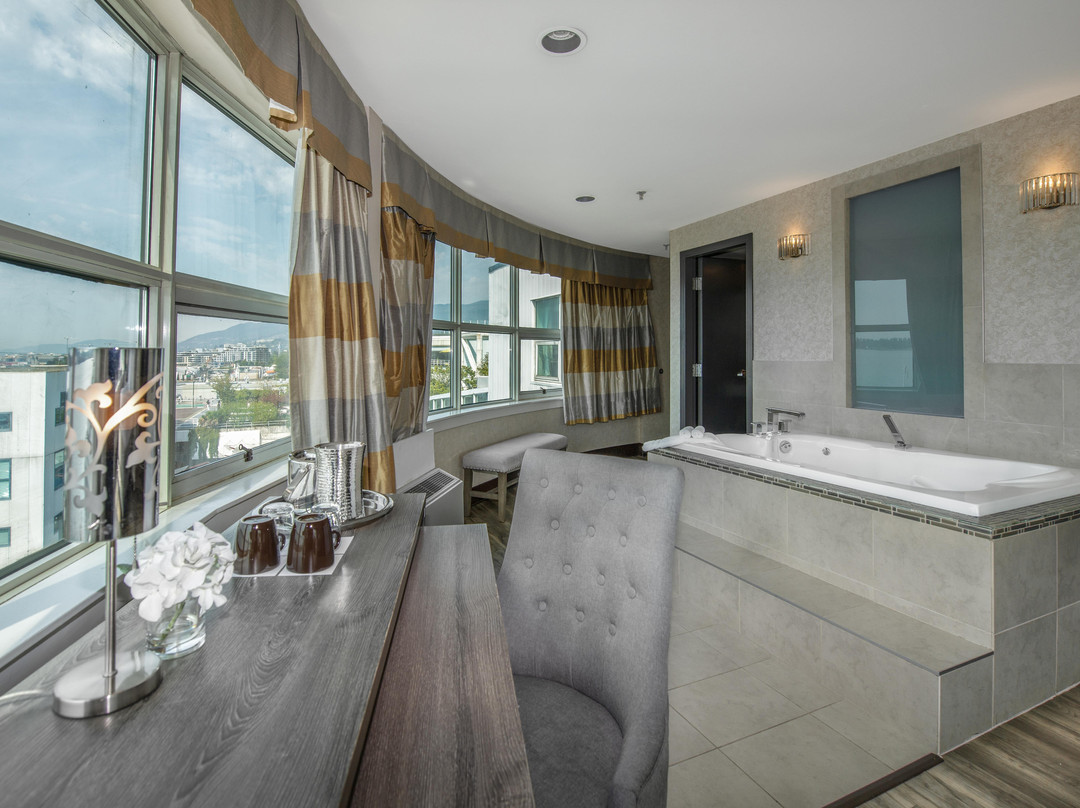 兰斯道码头酒店主图