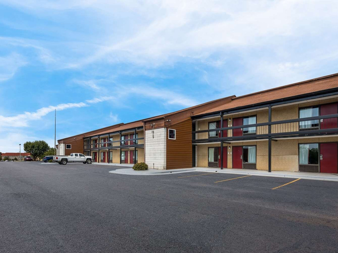 Econo Lodge - Madison