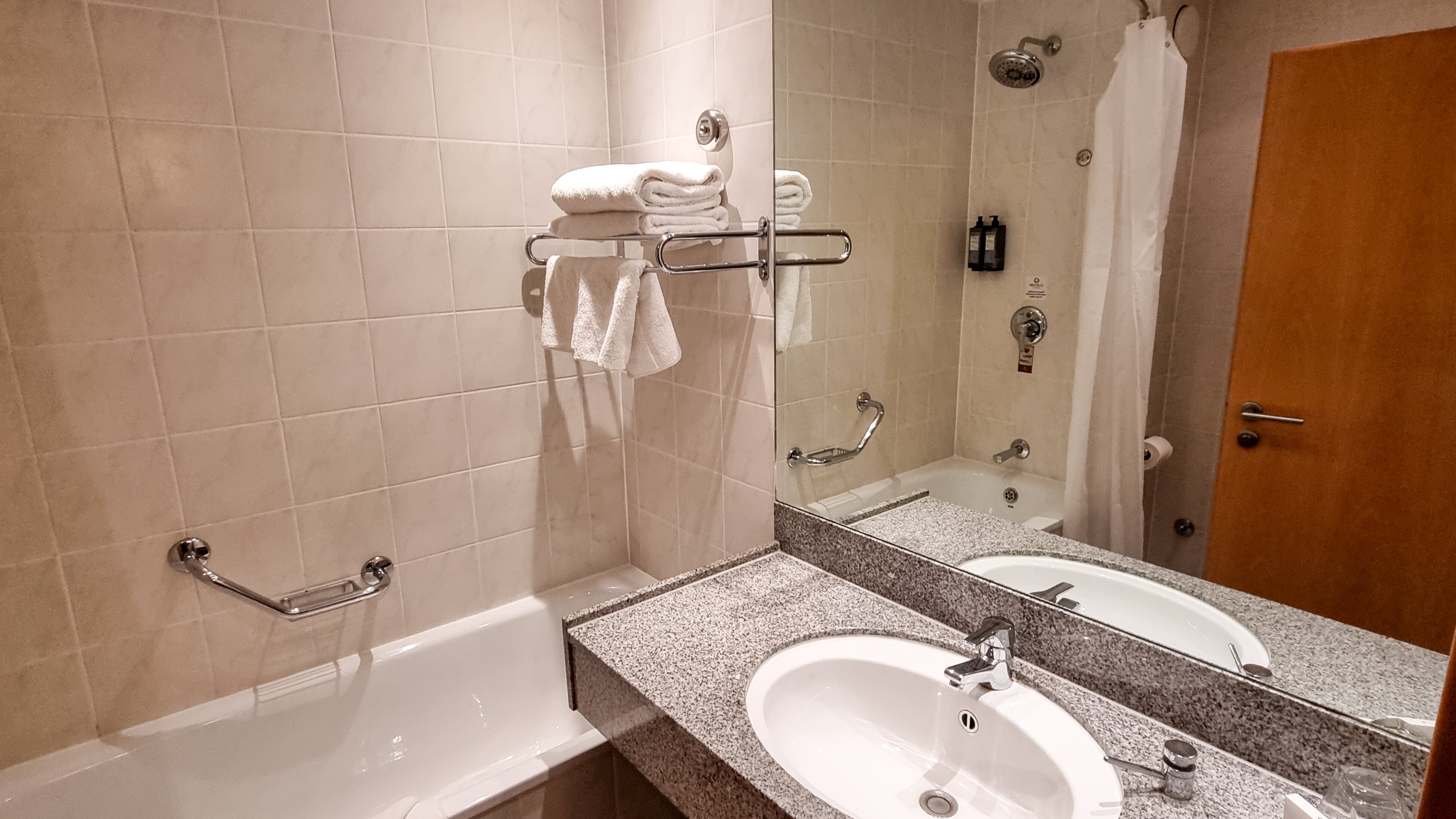 Clayton Hotel Leopardstown-浴室