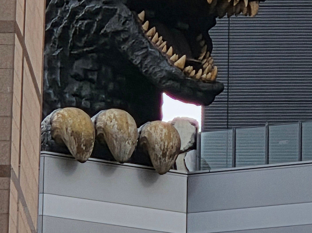 新宿哥斯拉等比头雕-Kabukicho必去景点