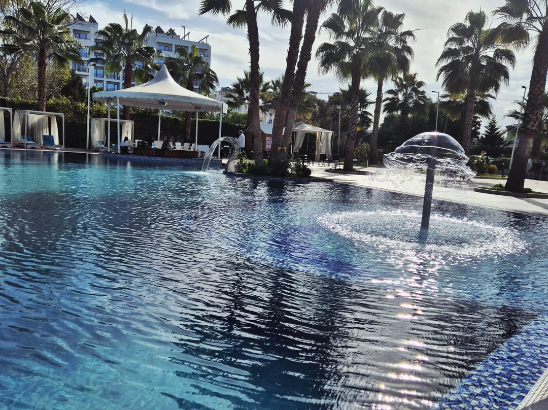 Henry Resort And Spa