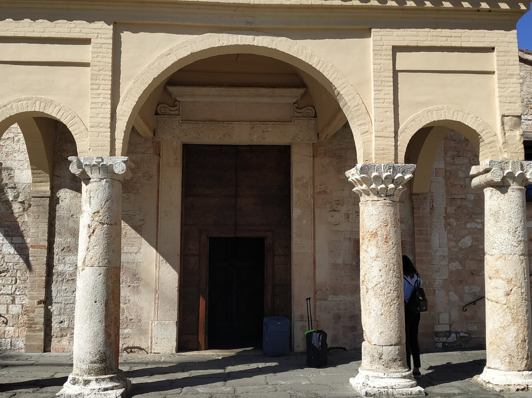 Chiesa di Santa Maria Infraportas-福利尼奥必去景点