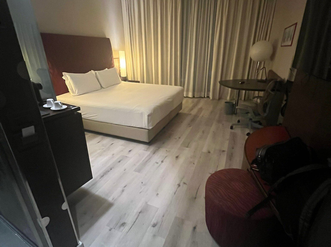 巴里你好酒店主图