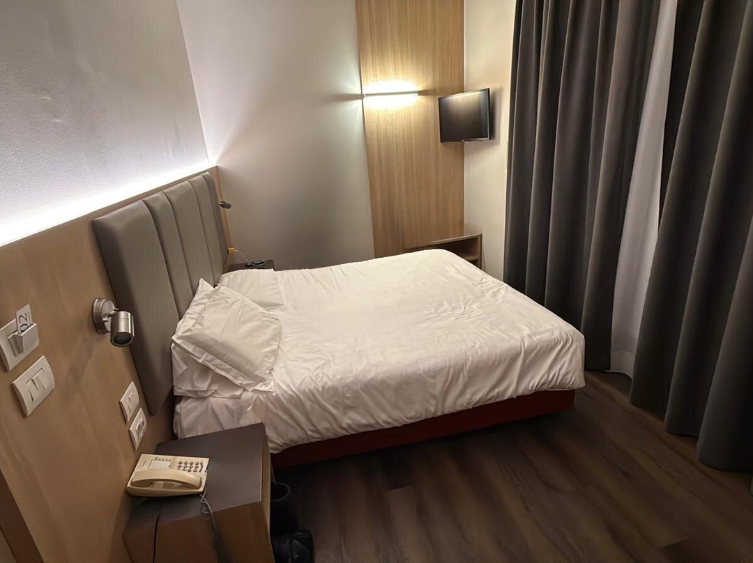 亚历山大酒店 主图