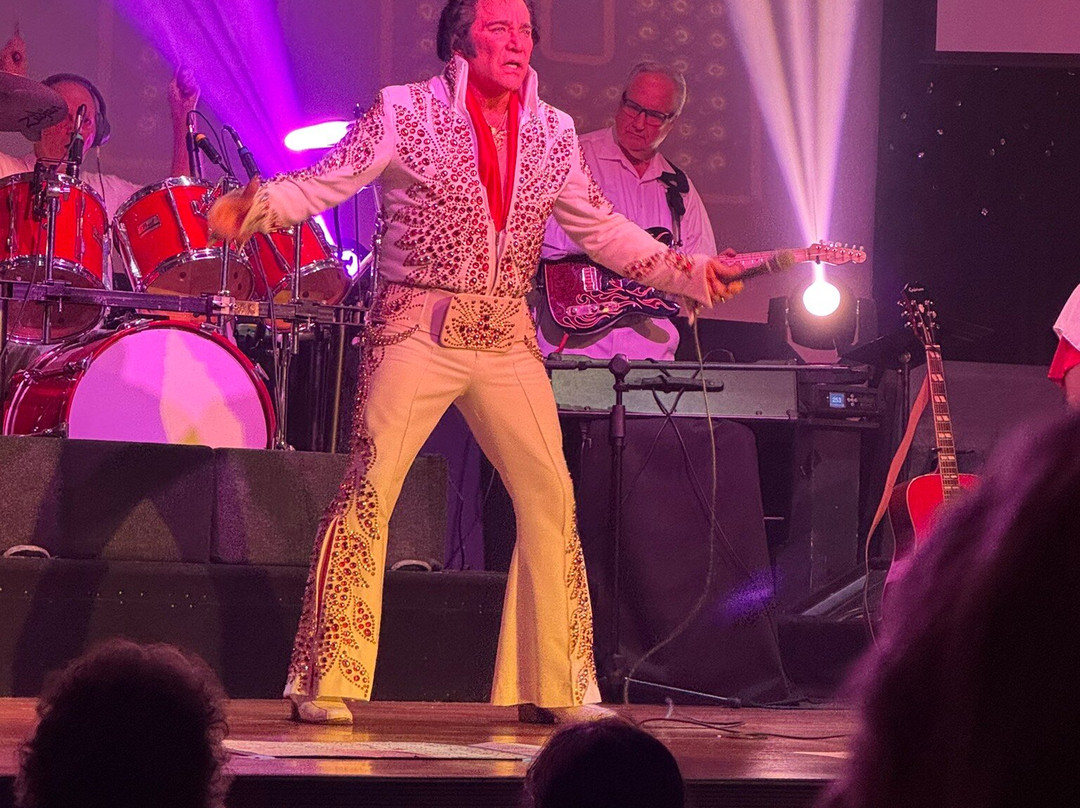 Jerry Presley's God and Country Theaters-布兰森必去景点