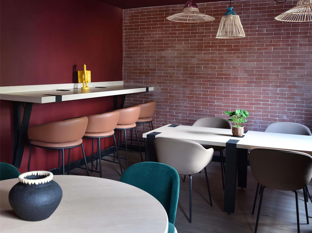 宜必思阿比让麦卡洛酒店主图