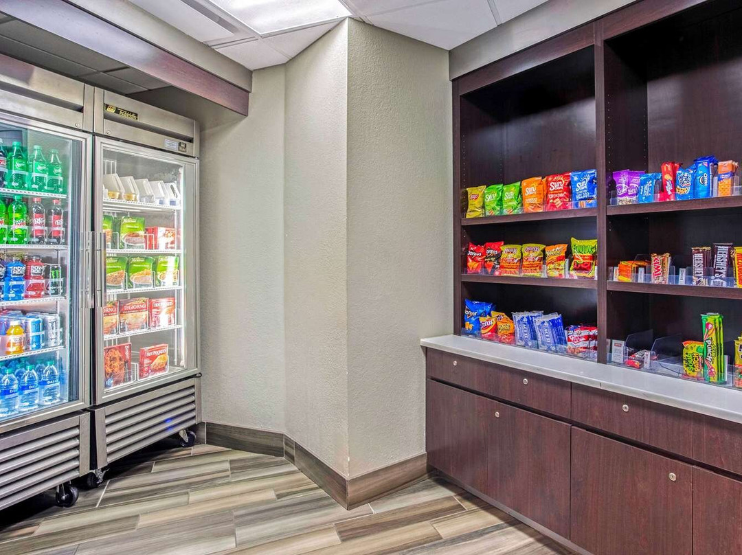 La Quinta Inn & Suites by Wyndham Birmingham Homewood主图