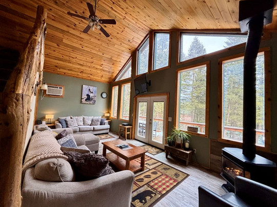 The Riverfront Motel & Cabins主图