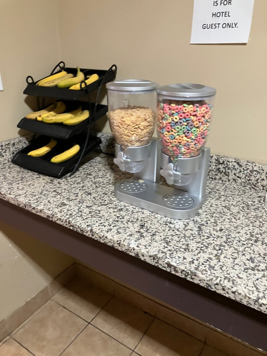 亚德金维尔温德姆戴斯酒店-餐饮