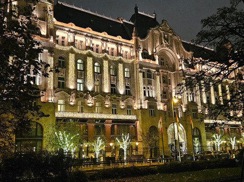 格雷沙姆宫-布达佩斯必去景点