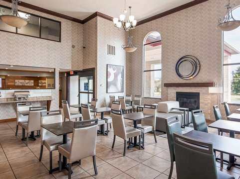 北坎通贝斯特韦斯特优质套房酒店主图